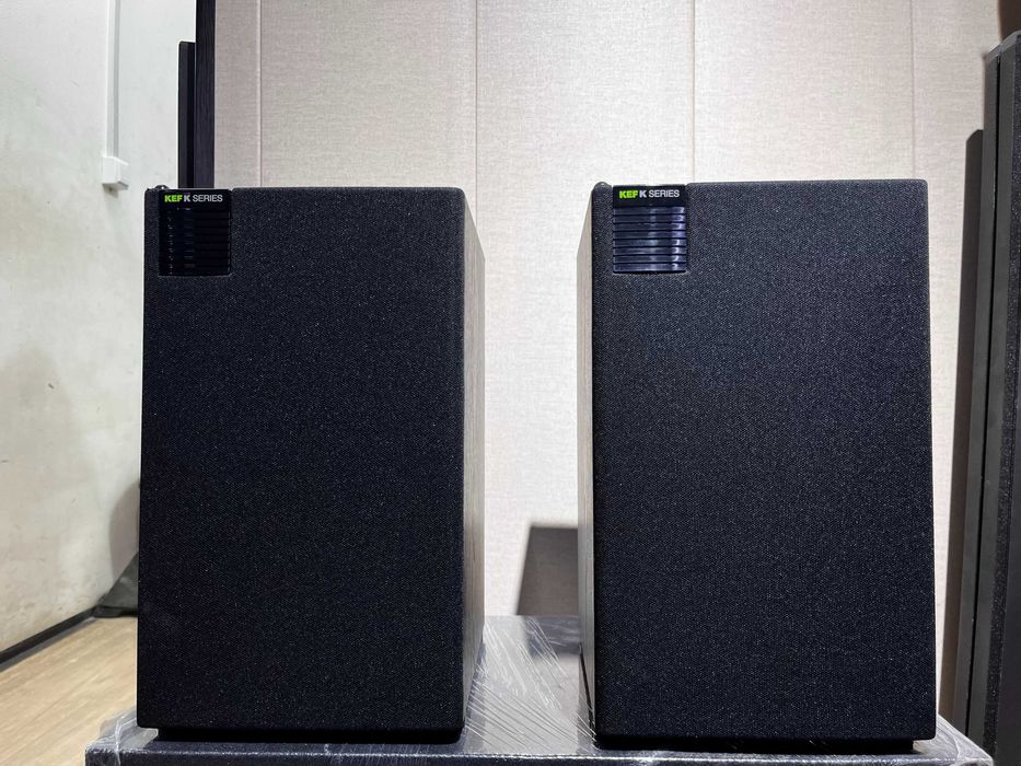 Полочные колонки KEF K120 (K-Series), сделанные в Англии.
