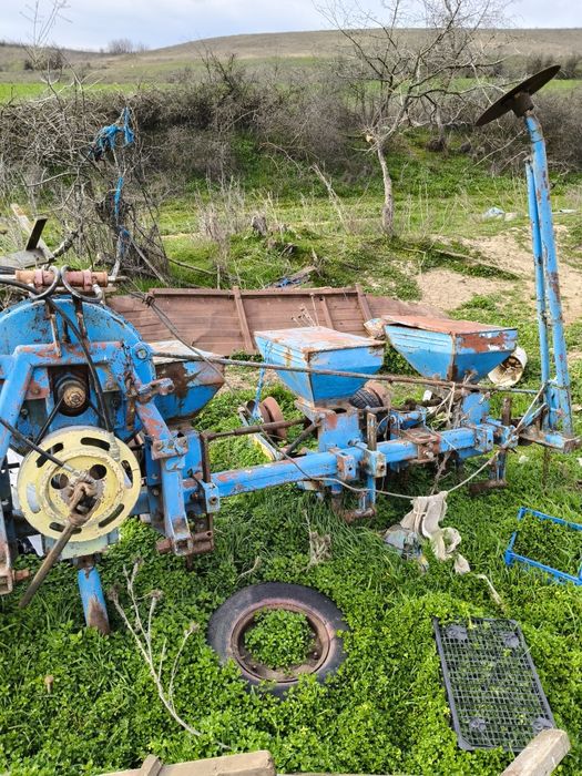 Vând semănătoare SPC 6 de porumb