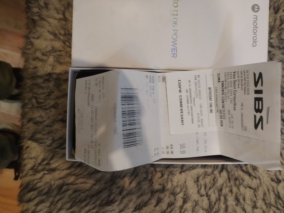 Vând telefon și fit watch