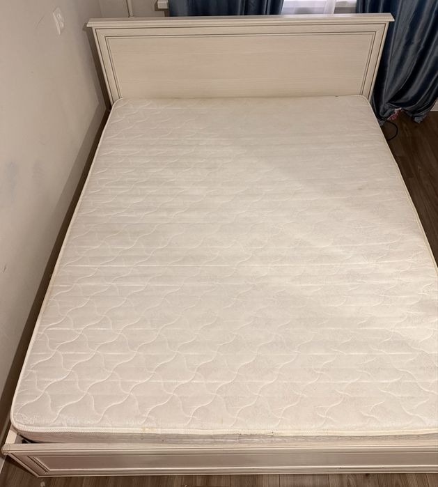 Кровать с матрасом