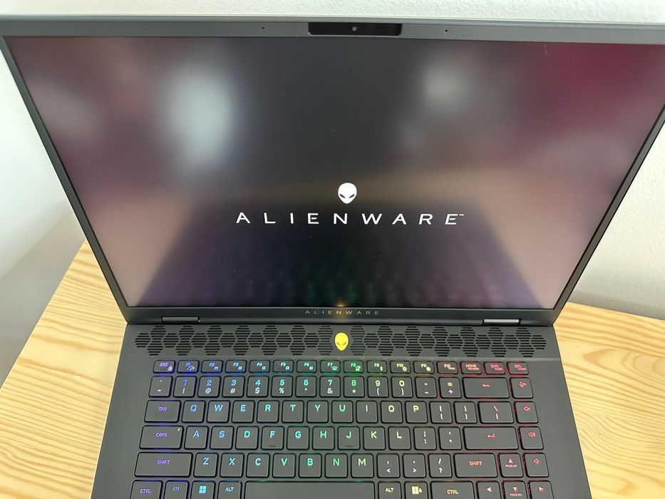 Alienware m16 R2