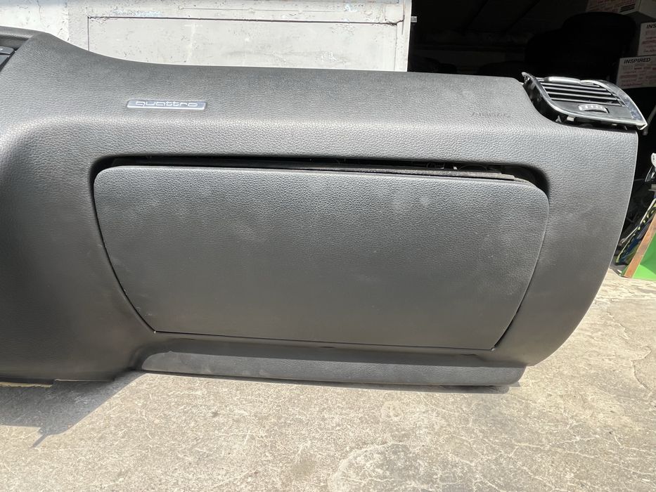 Арматурно табло Audi Q7 4L жабка airbag в табло