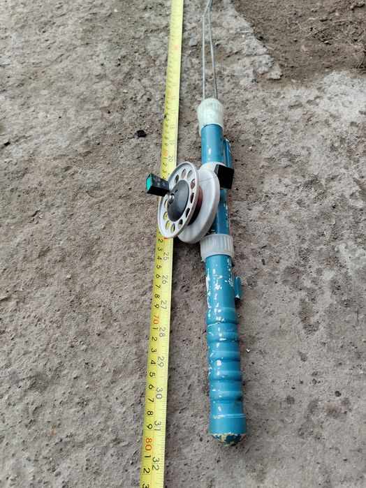 Зимний спининг с катушкой.