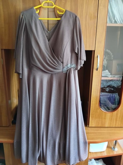 Vând rochie elegantă