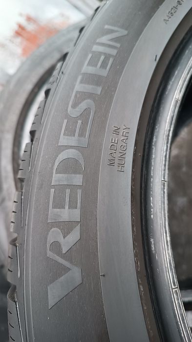 245/45/18 Vredestein