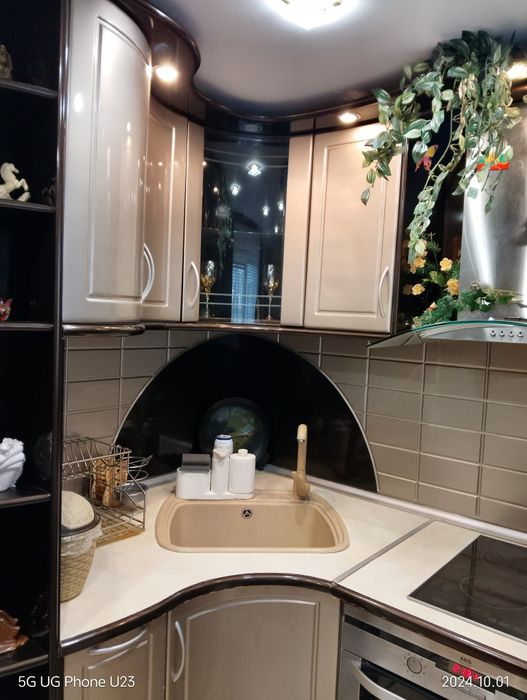 Тристаен апартамент под наем до ВИНС -700 €.