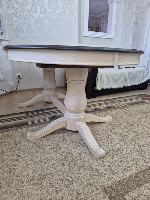 Продам стол гостийный