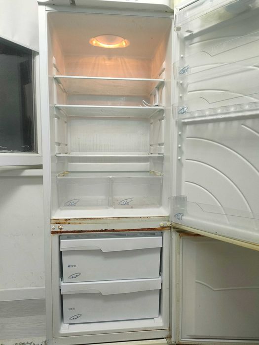 Холадилник и телевизор