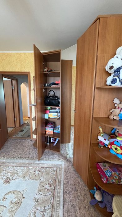 Продаю угловой шкаф недорого