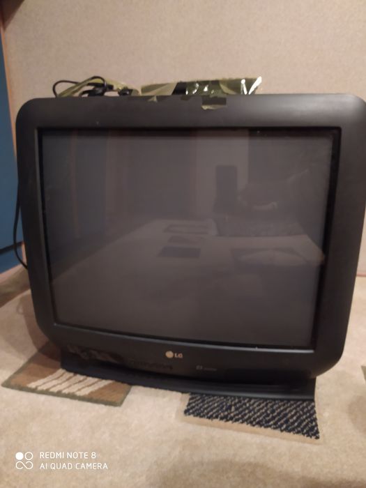 Телевизор, видеоплейер с касетами