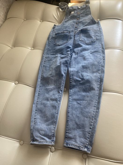 Продам на девочку комбинезон джинсовый