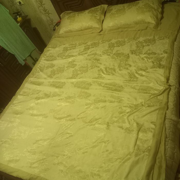 Yotoq choyshabi (postel, pastel)