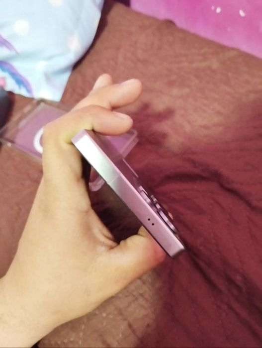 Продавам samsung s25 Ultra 256GB 12 RAM