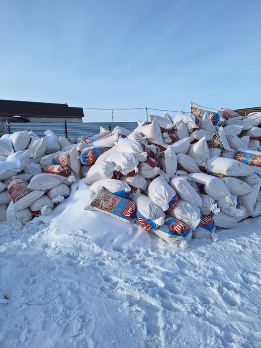 Опилка, дрова, дрова в мешках.