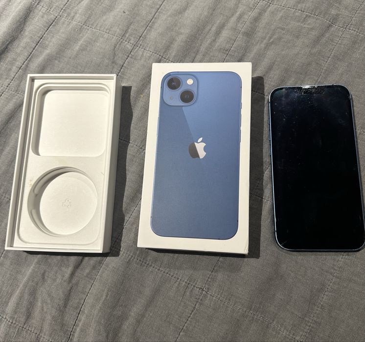 iPhone 13 128GB – работещ, с козметични дефекти, син цвят