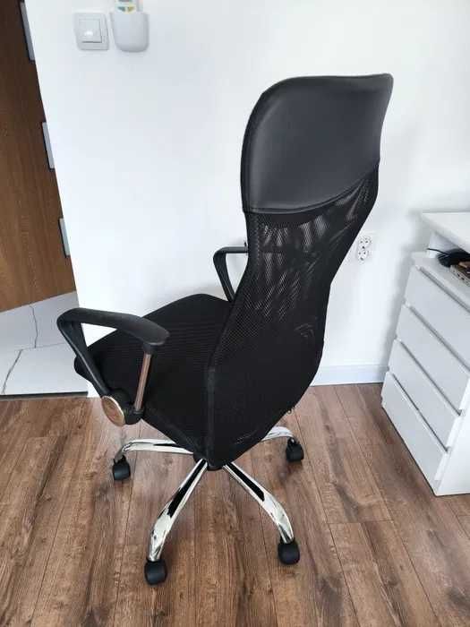 Промо! Черен офис стол в добро състояние