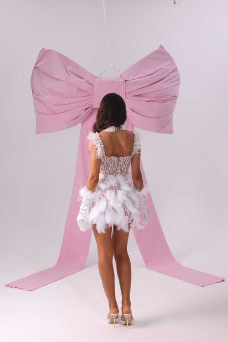 Парти рокля в розово с пера, перли, пайети М Bella Barnett