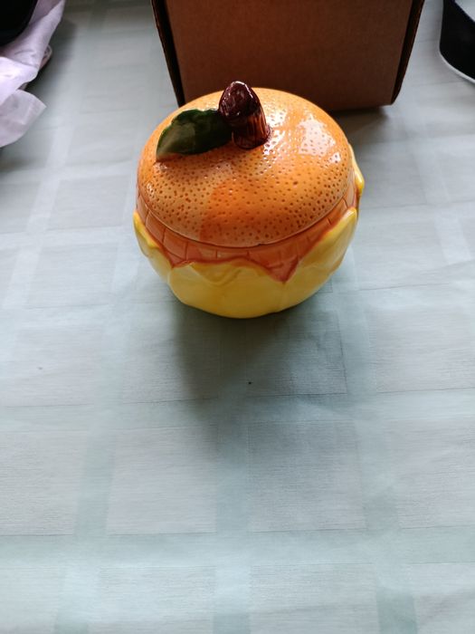 Продаю очень красивую сахарницу