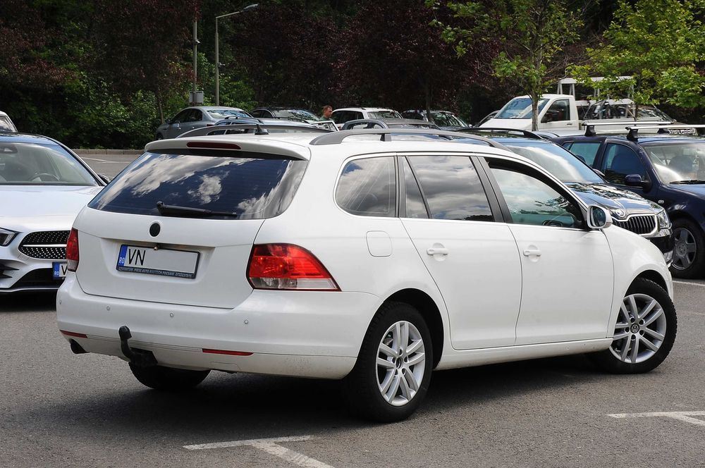 VW Golf 6 2011 1.6TDi 105 CP E5 CutieAut Clima Navi Camera, Proprietar