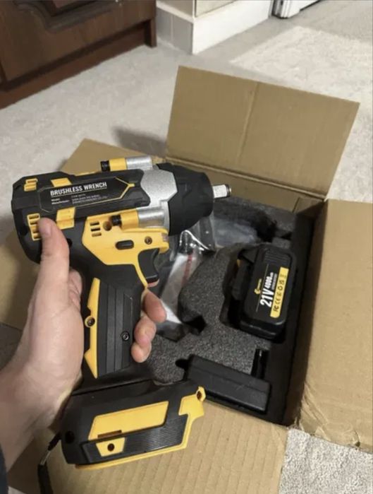 Pistol impact de insurubat baterie si incarcator inclus noua