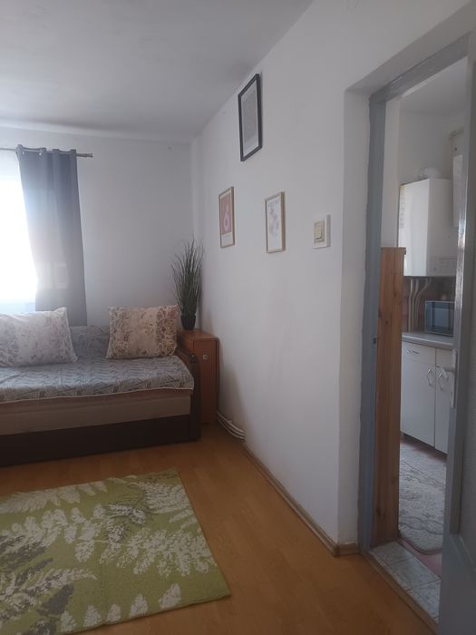 Închiriez garsonieră