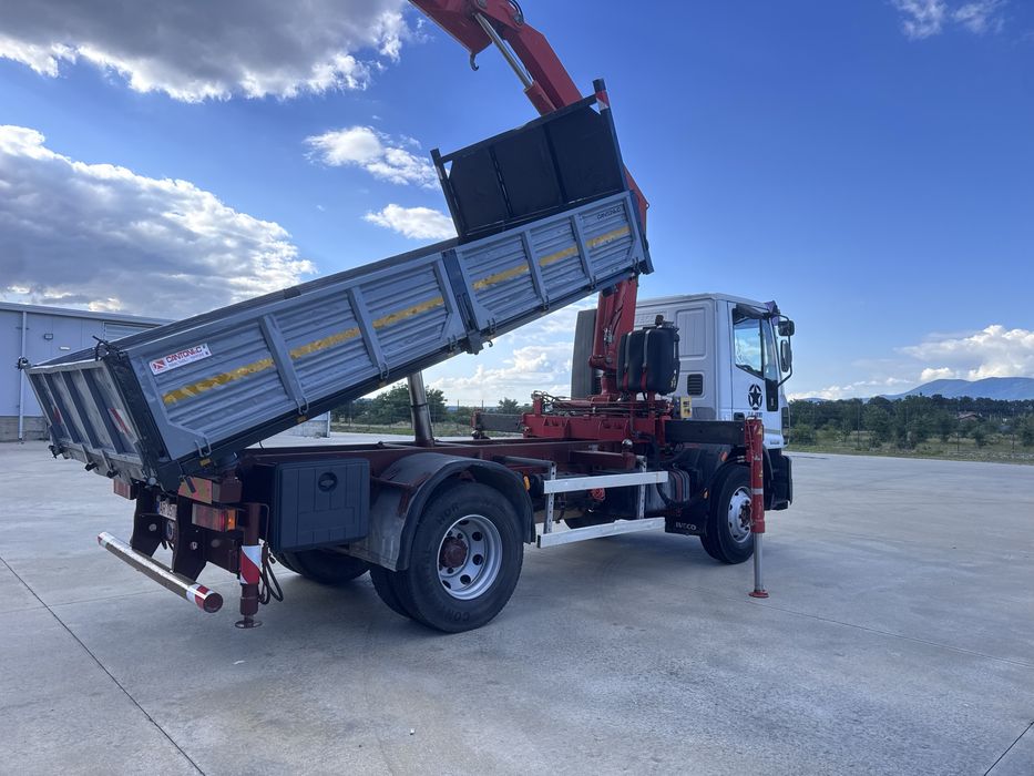 Iveco EUROCARGO 150E28 Basculabil si macara Fassi 12,65m
