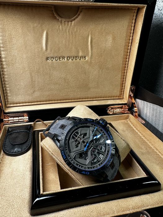 Часовник Roger Dubuis
