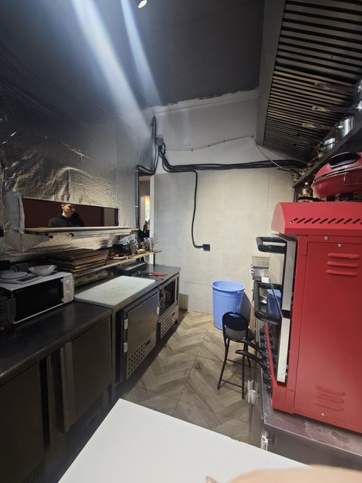 Продается техника и мебель кафе