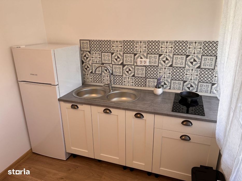 Inchiriez apartament la curte, pozitie centrala — fotografia 1