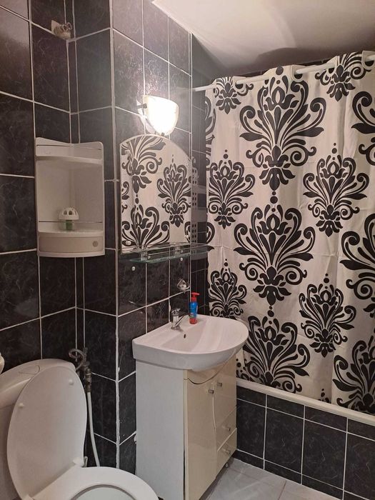 Inchiriez apartament 3 camere in Obcini