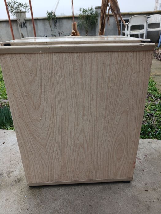 Продавам мини  хладилник