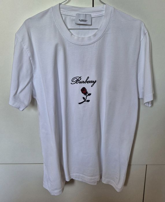 ТОП ЦЕНА! Оригинална мъжка тениска Burberry с роза - Размер Л