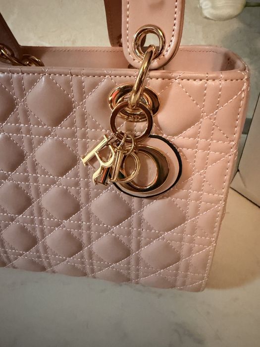 Дамска чанта Lady Dior пудра среден размер