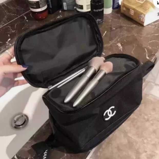 CHANEL несесер с двойно дъно
