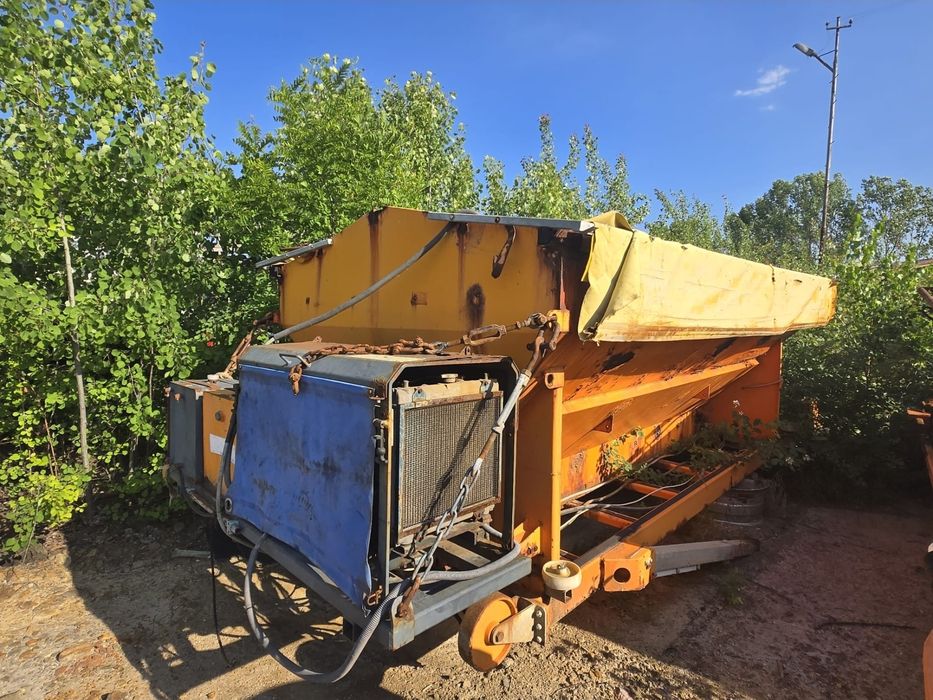 sararita cu motor auxiliar