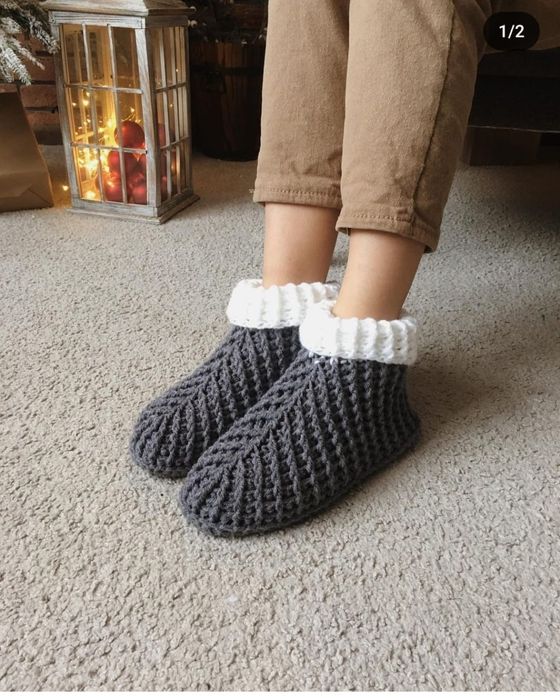 Вязаные носки на Новый год