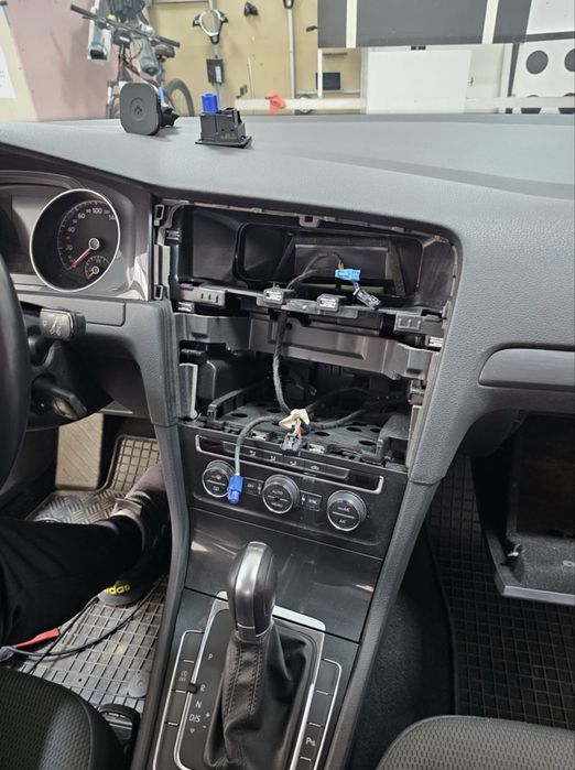 Servicii montare navigatii casetofoane auto sisteme audio servicii