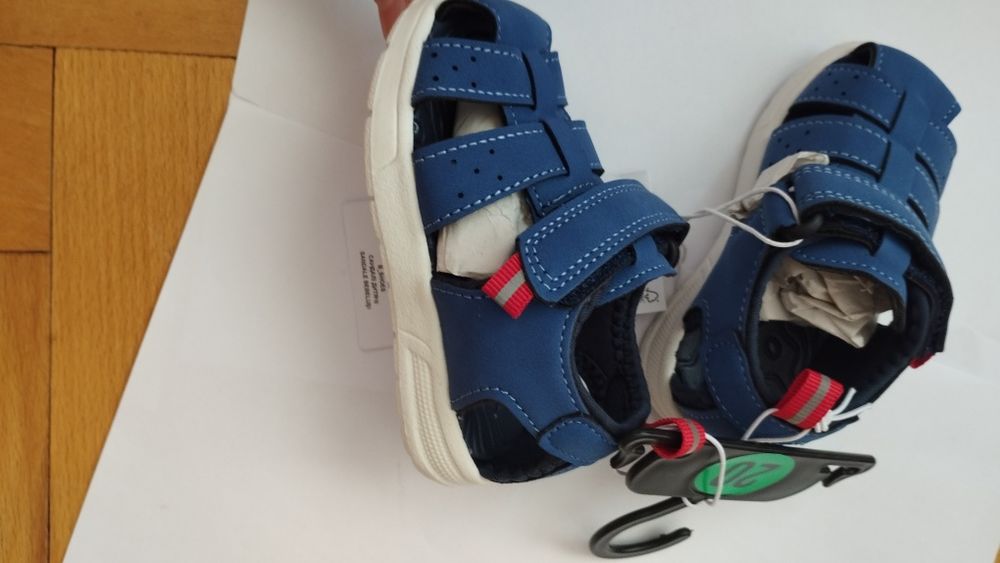 Продавам детски сандали