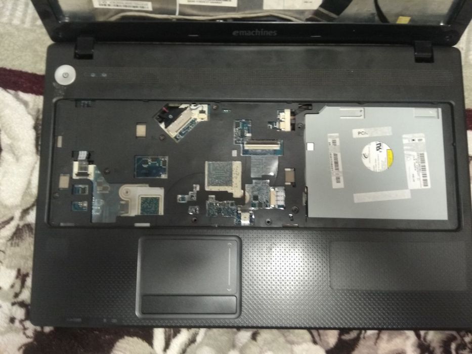 Ноутбук emachines e644