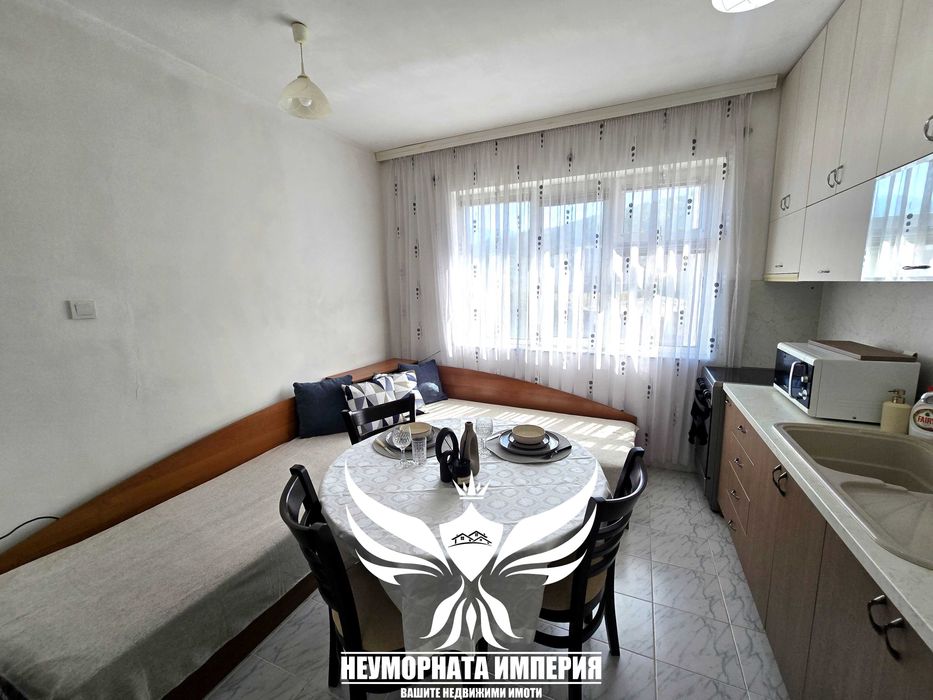 Продавам тристаен/четиристаен апартамент с площ от 87кв.м. на седми етаж в гр.Асеновград, кв.Запад