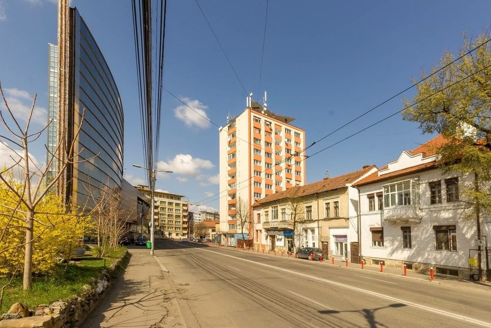 Apartament in centrul orașului - 3 camere - Langa McDonald's! !