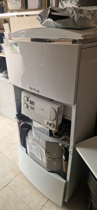 Centrala vaillant placa defecta cred in rest totul.functional