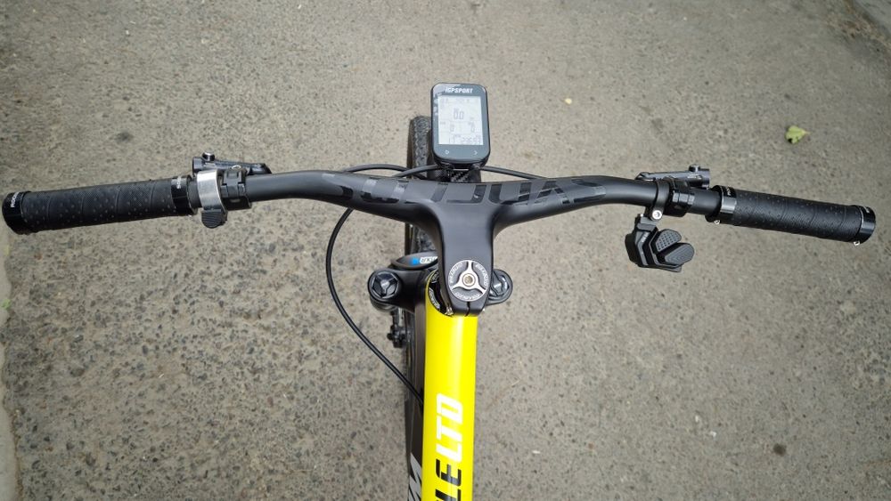 Продам велосипед на карбоновой раме, в идеальном состоянии, торг умест