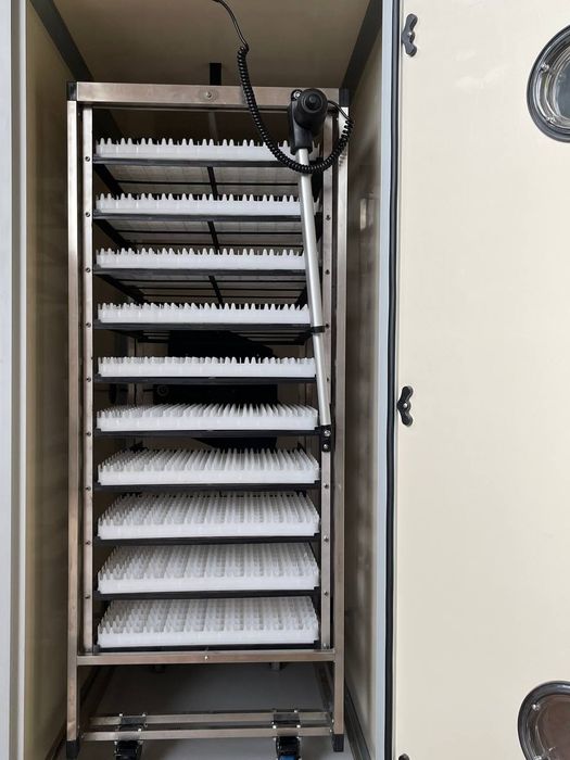 Продаётся инкубатор новый.