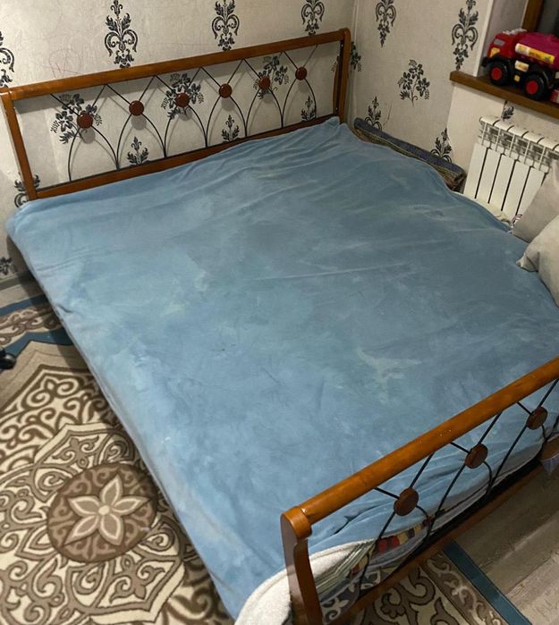 Двухспальная кровать