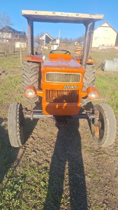 Vand tractoare fiat