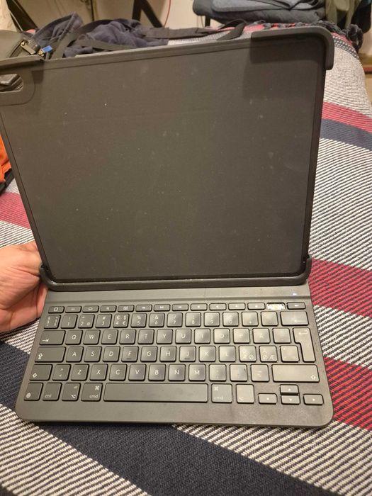 Husă cu tastatură Logitech Slim Folio Pro pentru iPad 13" sau 12,9"