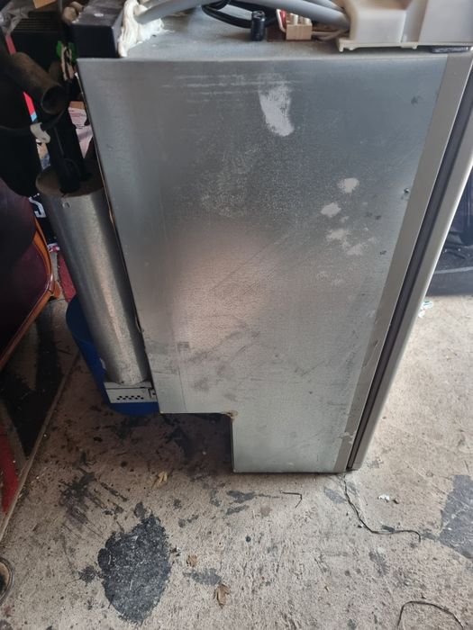 Frigider și congelator 220v,12v și gaz