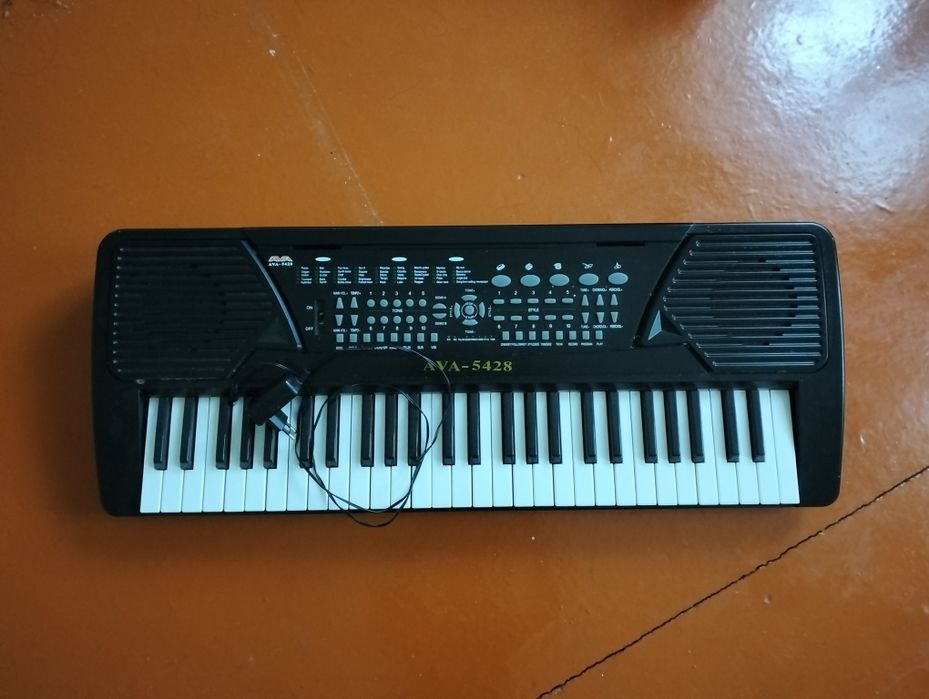 Продам синтезатор AVA, пианино
