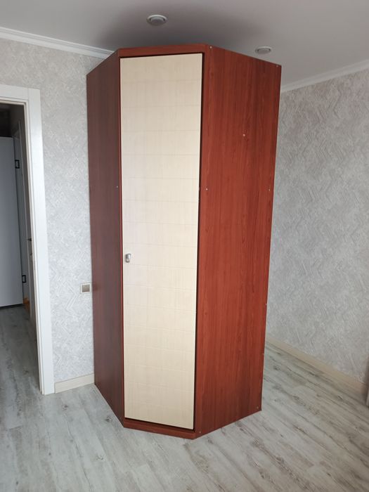 Продается угловой шкаф